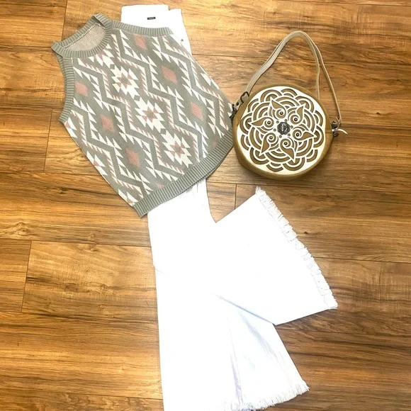 NWT Aztec Outing Crewneck Sweater Tank - Picture 3 of 7